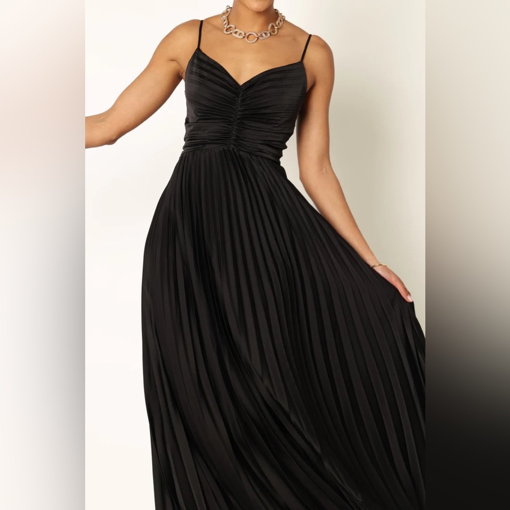 Petal & Pup Naira Pleated Maxi Dress Black